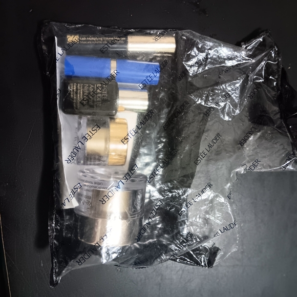 Estee Lauder 5-Piece Deluxe Set | $300 VALUE | Re-Nutriv & Advanced Night New! - Picture 9 of 9